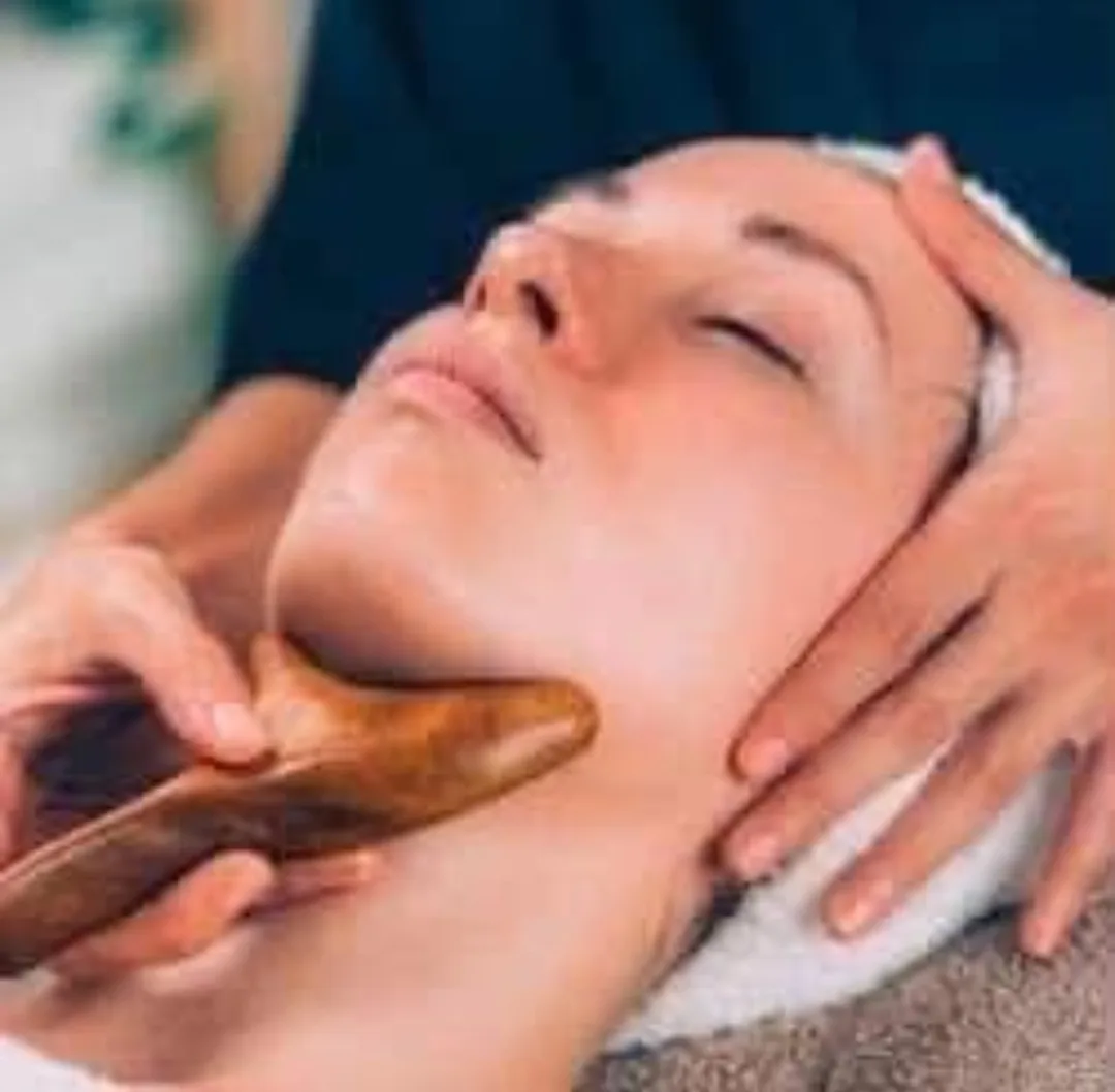 Sesión de maderoterapia facial
